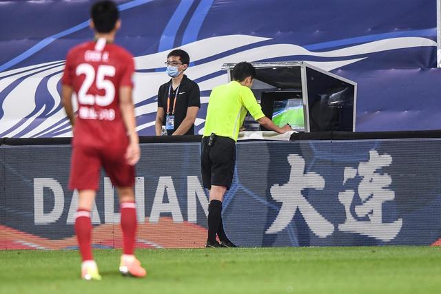 班凯罗36分魔术送尼克斯4连败 黄蜂擒鹰3连胜